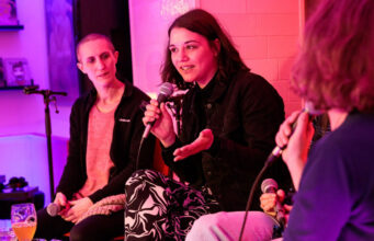 Wearable sculptures zetten lichaam en identiteit op scherp in Plein Theater