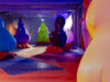 Het Scheepvaartmuseum hijst de regenboogvlag tijdens Pride Amsterdam
