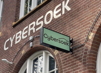 ‘Een digitale samenleving heeft ook plekken nodig waar iemand naast je komt zitten’