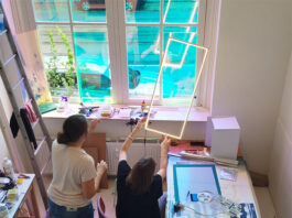 Licht verandert voortdurend in ‘Reflecting Angles’ van Tamar Frank