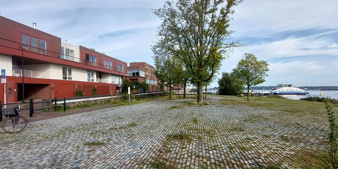 P.E. Tegelbergplein: Opstappunt naar de Sluisbuurt